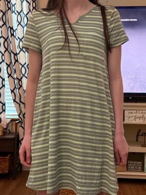 Girls' Striped Short-Sleeve Green Pocket Dress